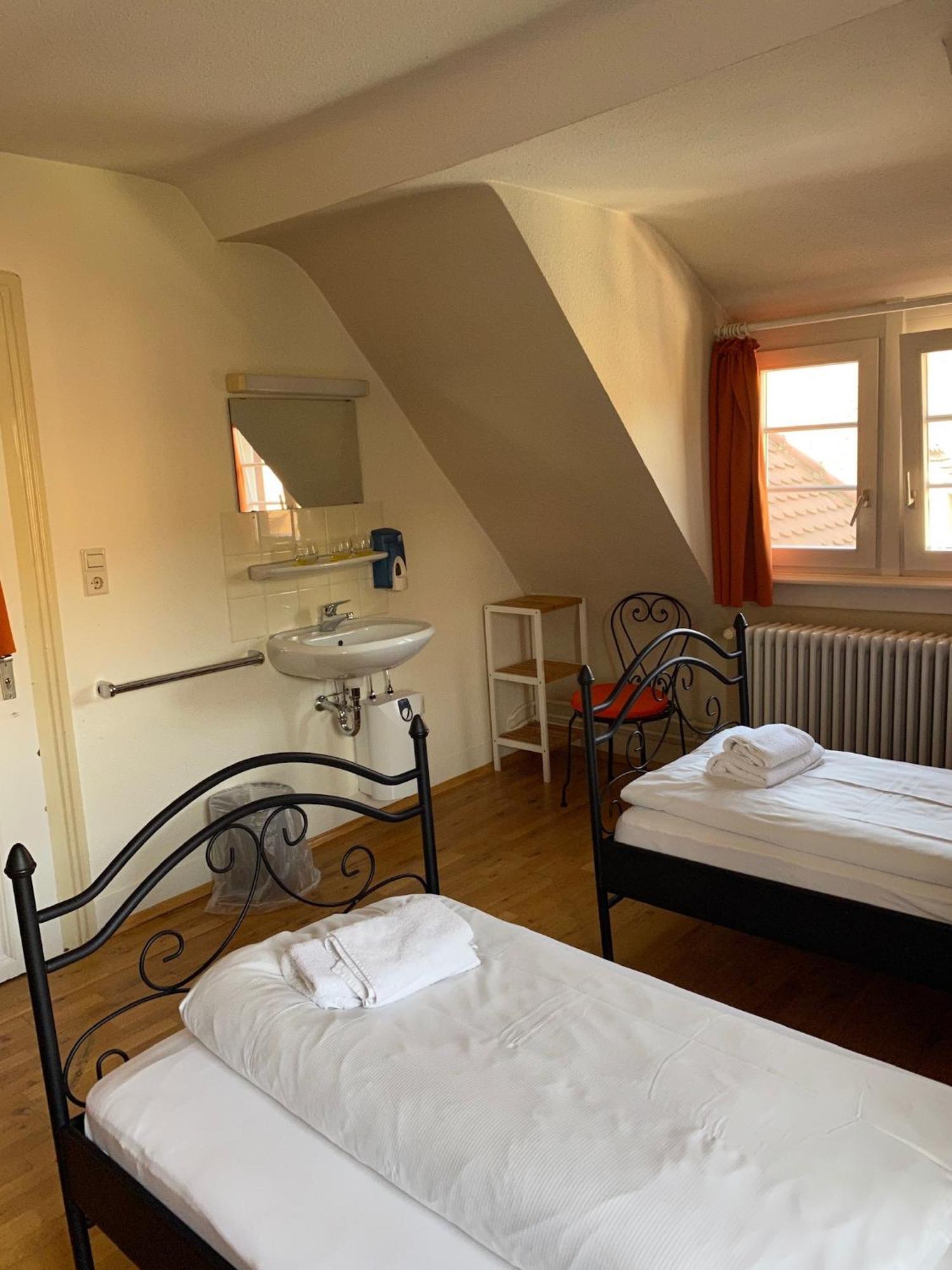 Hotel Gasthaus Schuetzen Freiburg im Breisgau Rum bild