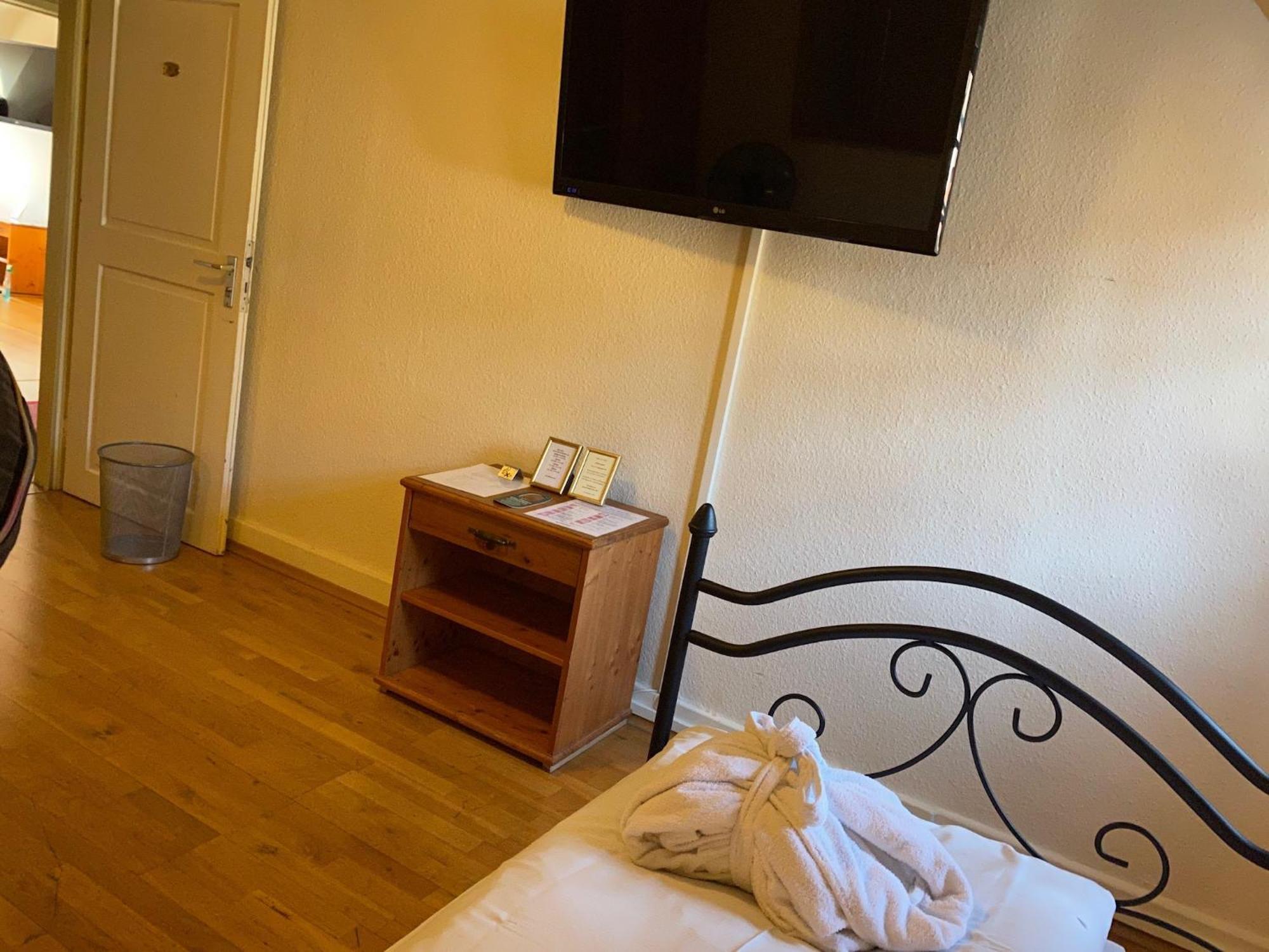 Hotel Gasthaus Schuetzen Freiburg im Breisgau Rum bild